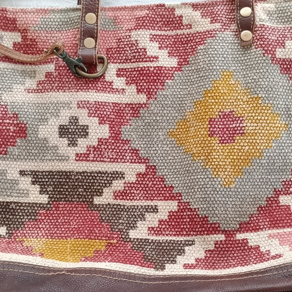 Myra Bag Leather, Canvas Weekender Bag With Wristlet Clutch/Cosmetic Bag - Picture 13 of 17